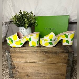 NWT Kate Spade Ibiza Printed Canvas Platform in Lemon Toss/Parchment Size 7
